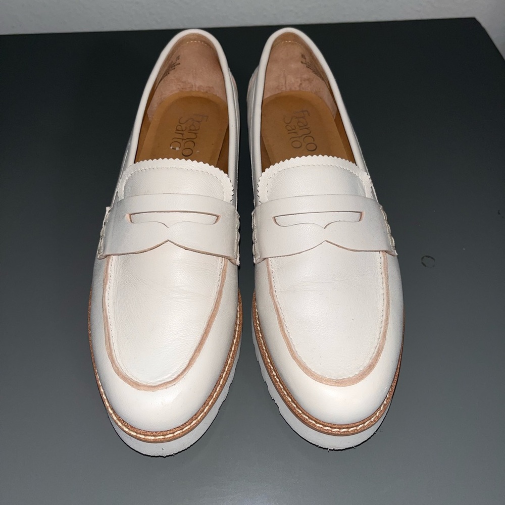 Frank Sarto Loafer - Cream in color - size 7m
